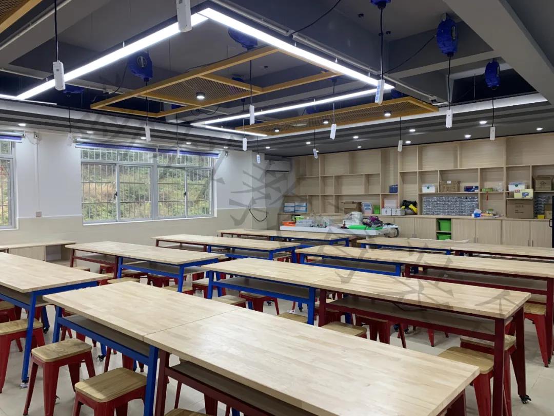 <a href='http://www.kbexpo.cn' target='1' style='font-size:14px; font-weight:bold; color:#0080ff;'>創客實驗室</a>