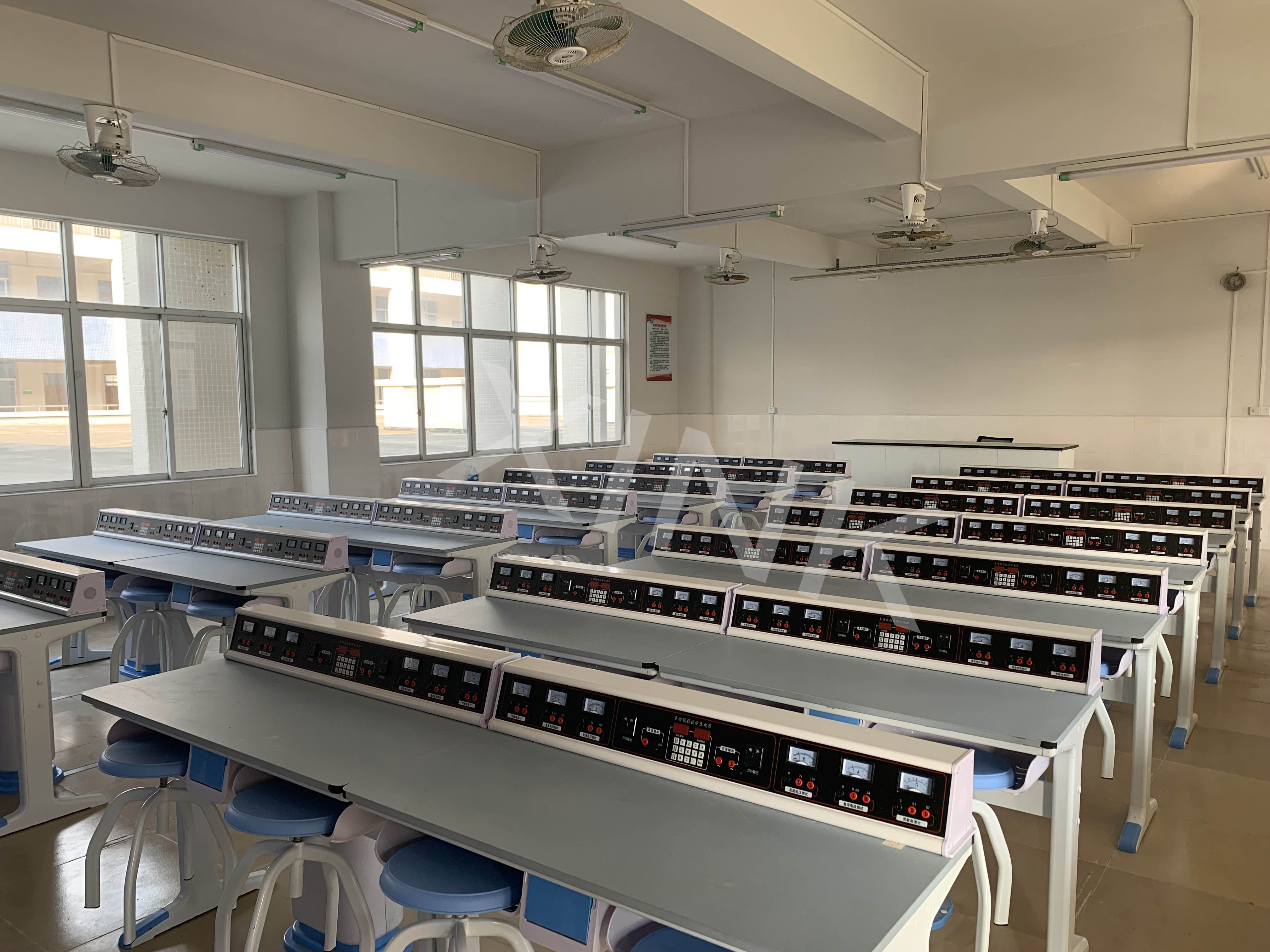 <a href='http://www.kbexpo.cn/' target='1' style='font-size:14px; font-weight:bold; color:#0080ff;'>物理實驗室</a>