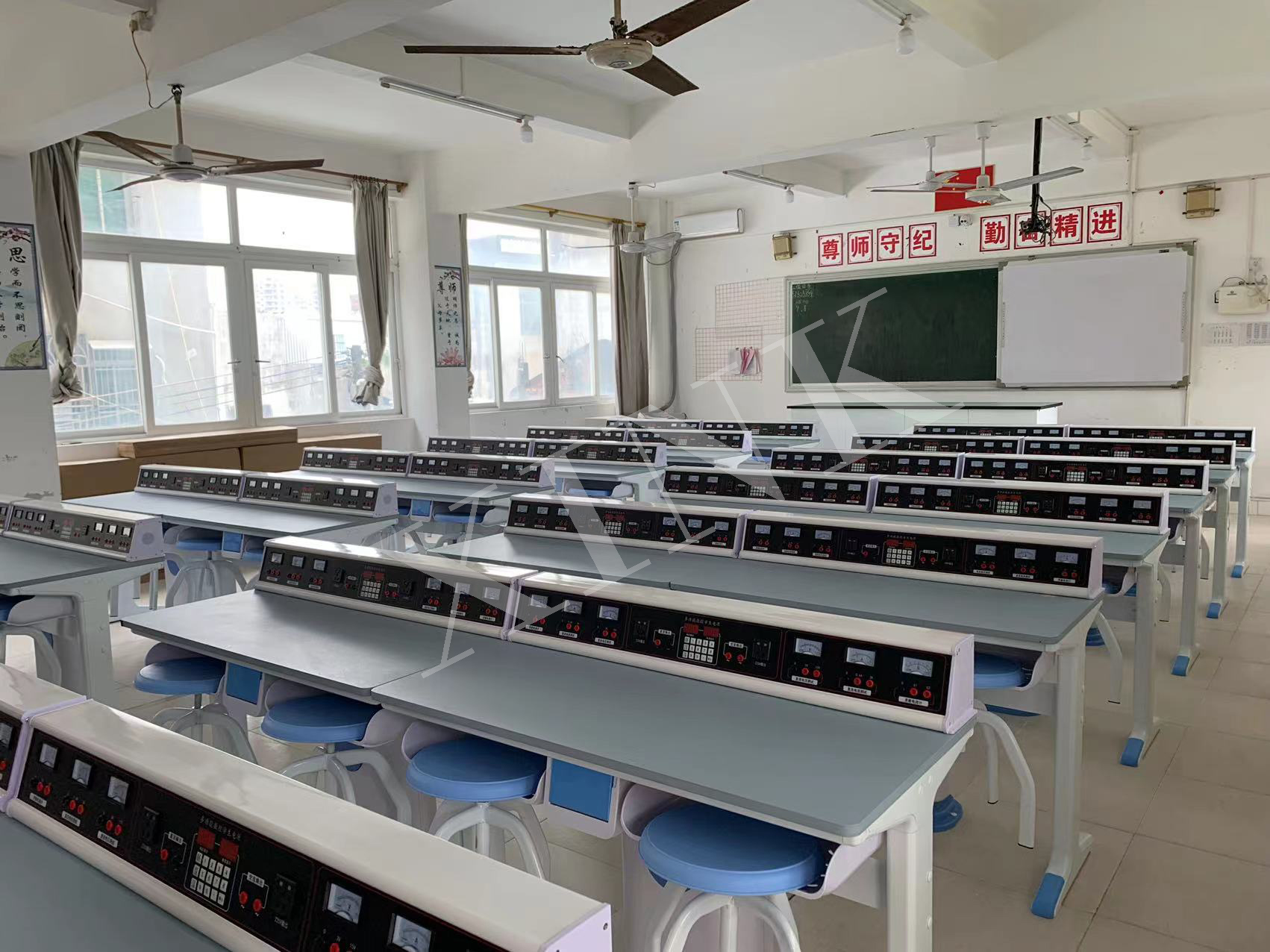 電學<a href='http://www.kbexpo.cn/' target='1' style='font-size:14px; font-weight:bold; color:#0080ff;'>物理實驗室</a>