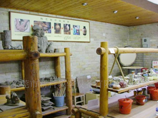 <a href='http://www.kbexpo.cn/chanpin/55-1.html' target='1' style='font-size:18px; font-weight:bold; color:#000000;'>陶藝功能室</a>