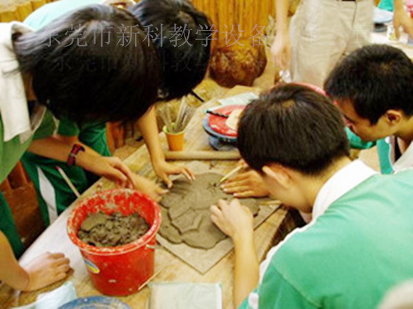 <a href='http://www.kbexpo.cn/chanpin/55-1.html' target='1' style='font-size:18px; font-weight:bold; color:#000000;'>陶藝功能室</a>2