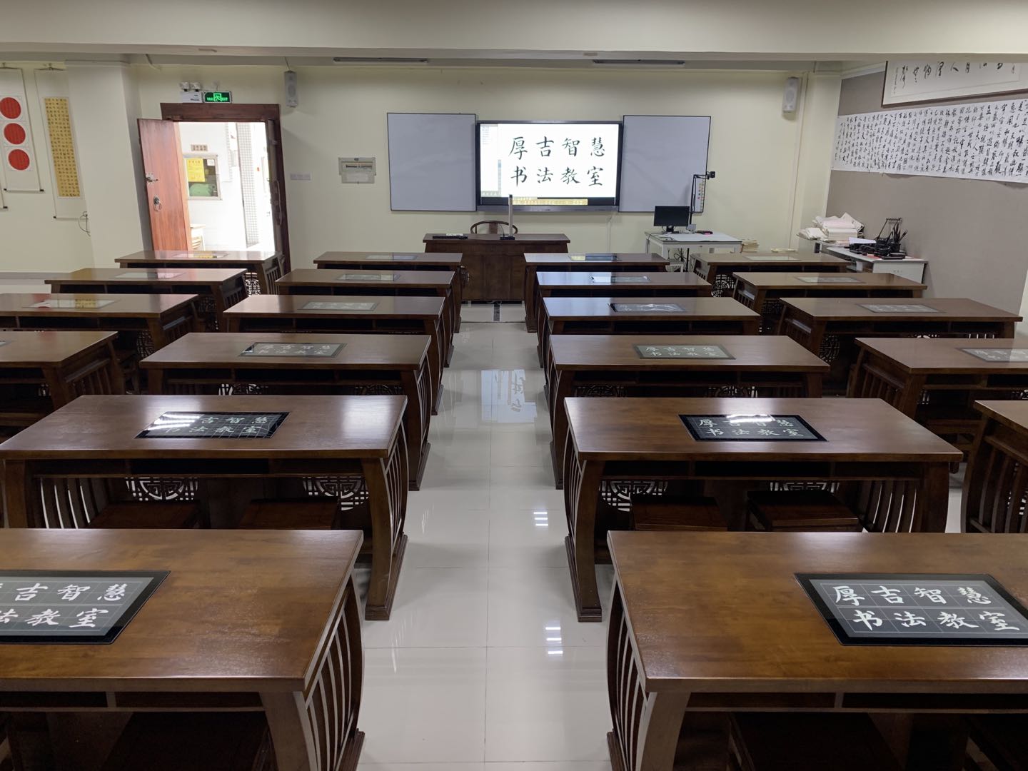 智慧<a href='http://www.kbexpo.cn/chanpin/57-1.html' target='1' style='font-size:18px; font-weight:bold; color:#000000;'>書法室</a>